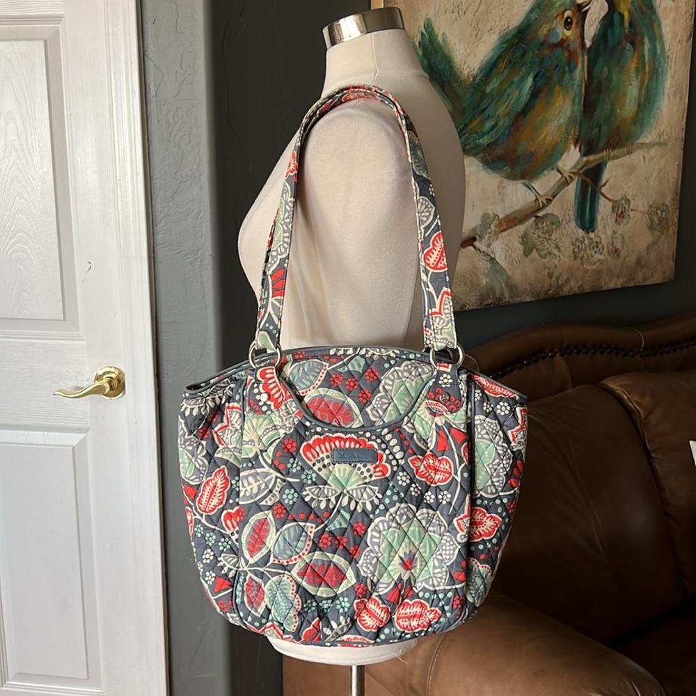 VERA BRADLEY Colorful Floral Quilted Shoulder Handbag